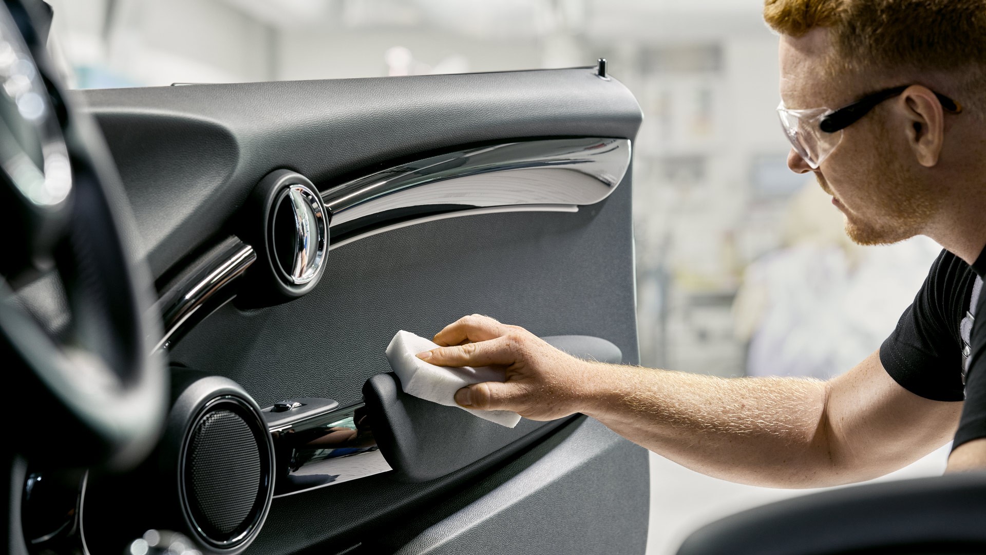 Serviços de Reparação Originais MINI - Reparação de interiores em oficinas de Carroçaria e Pintura MINI